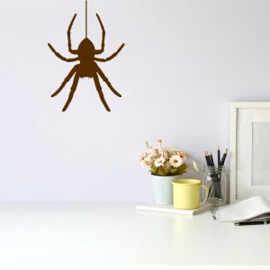 מדבקה קיר מצחיקה של עכביש חום יורד מחוט על גבי קיר לבן