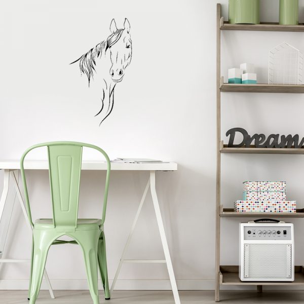 עיצוב חדר ילדים עם מדבקת קיר של סוס