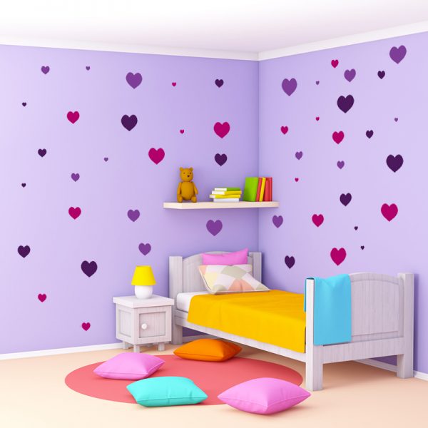 עיצוב חדר נוער עם מדבקת קיר לבבות צבעוניים