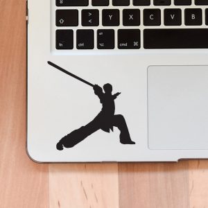 מדבקה מגניבה למחשב נייד לוחם קונג פו עם חרב בעיצוב אישי